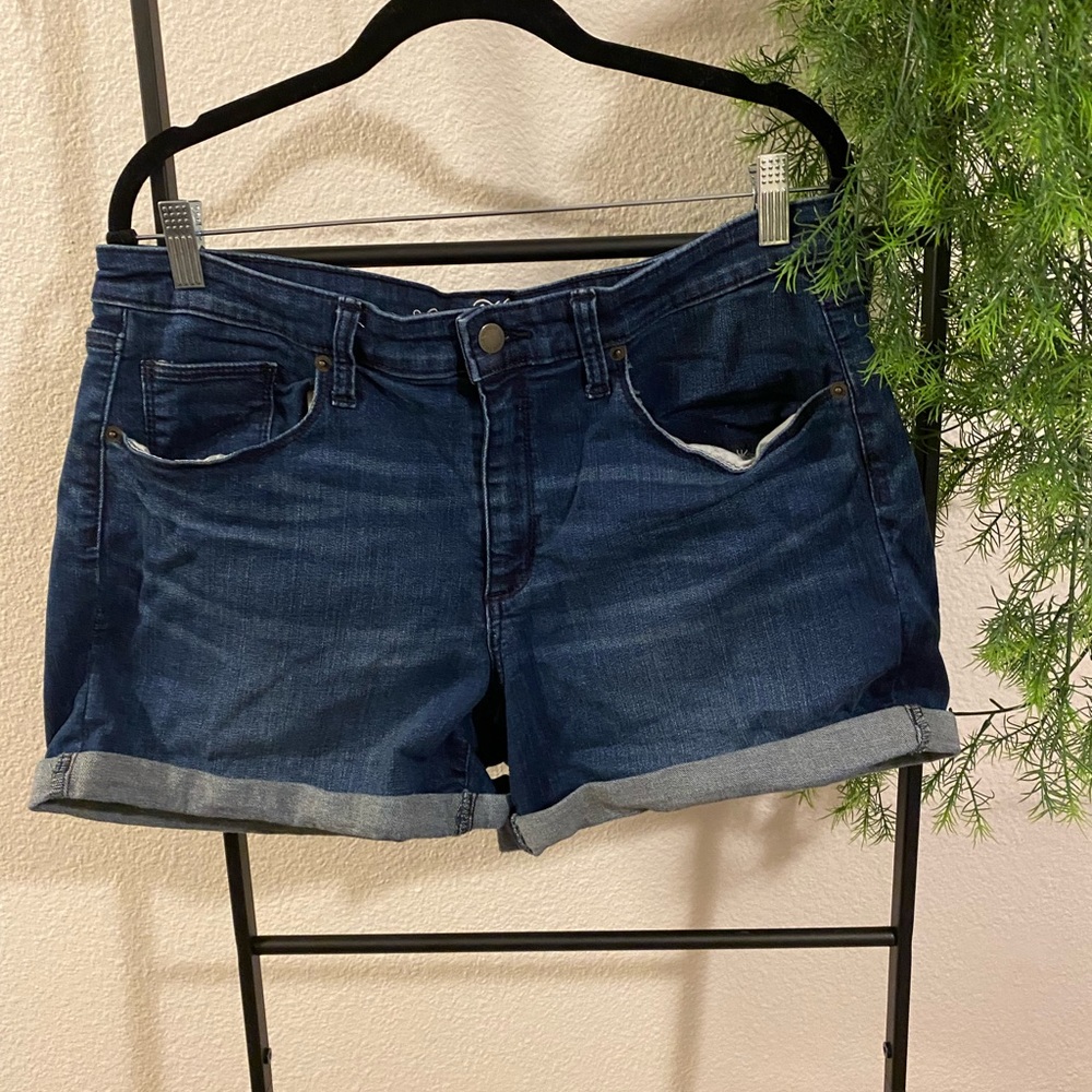 Universal Threads high rise midi stretch shorts